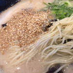 一成 - 麺はこんなんですゴマをちとだけ投入