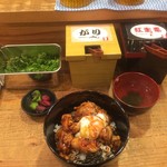 やきとり まぐろ 丼 奏栄 - 焼とり丼