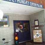 CAFE. HUNGRY CATERPILLAR - 青い扉を開けて中へ…