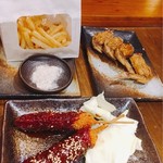 Akakara - シャカシャカポテト、味噌串カツ、手羽先の揚げ
