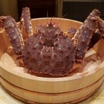 かにじぇんぬ 北新地 - これからいただく活けたらば蟹