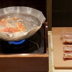 かにじぇんぬ 北新地 - ボイルされる蟹爪