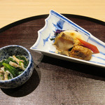 観山 - 1.先付：鮑煮 小蕪焼 金時人参 カニと修学院の菊菜利休麩 赤水菜お浸し