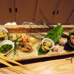 観山 - 4.八寸:天然鰤西京焼 頭芋田楽 車海老旨煮 なまこ柚おろし和え 聖護院蕪でカラスミをサンド 菜の花辛子和え 丸大根