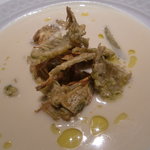 フォリオリーナ・デッラ・ポルタ・フォルトゥーナ - アーティチョークのフリットとホロホロ鳥の卵の入ったスープだったかな。