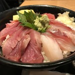 魚の三是 - 三色丼