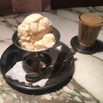 サンバレーホテル - カルブージャ（メロン）クルフィ、ホットティ