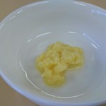 支那そば心麺 - 旨辛みそラーメンに「後半レンゲに溶かして飲んでみて下さい」と言われて出された、すりおろし生姜