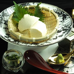 “Kaketa Tofu Shop” x “Arata” Yose Tofu 430 yen (473 yen including tax)