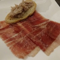 エリタージュ - イベリコ豚の生ハムとポークペーストのカナッペ