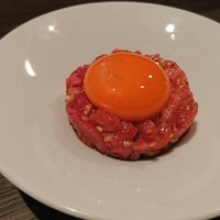 うしごろバンビーナ 銀座店 - 生肉に卵(*´ω｀*)