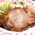 日本日蟹奶油炸炸肉饼/北海道产炭火麻糬猪肉（多种）490日元（含税539日元）