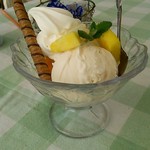 リフレッシュメンツ - 料理写真:アイスクリーム＆ソフト \450