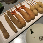 串揚げ ばかたれ家 - うずら、エビ、串カツ