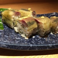 すざき町食・心旬ぎく - 鯵の棒寿し(半分)。鯵は勿論美味いのですが、米が凄い美味いです。佐渡産だそうです。