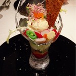 レストラン 間 - AIDAスペシャリテ 季節の野菜パフェ
      見た目もさることながら、しっかりした味付けで最後まで美味しく楽しくいただけます！