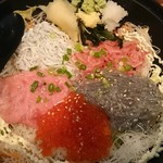 とびっちょ - こちらは5色丼。