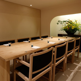 An elegant space that gives you a sense of elegance. We have seats available for a wide range of occasions.