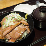 グリル カキヤス - ローストビーフ丼