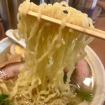 らあめん厨房 どる屋 - 焼豚の種類関係無しで基本のラーメンが美味しいです