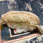 第三春美鮨 - 白鱚　42g　昆布〆　刺し網漁　千葉県富津