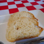 ラ フルール ド スリジエ - カブのスープにセットのバゲット