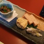 仁松庵 - (2017年5月　訪問)前菜。あさり佃煮、生湯葉巻、海老かまぼこ、ままかり。