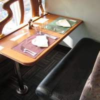 アーティスト カフェ - 半個室ぽいソファ席で、外の景色を楽しみながら食事が出来ます。