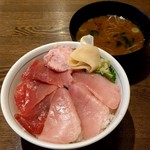 濱焼北海道魚萬 - 鮪三種丼･ご飯大盛（670円）