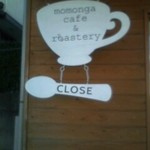 Momonga cafe & roastery - 外の看板
