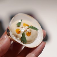 オマージュ - 蛤の貝殻を使ったアミューズ