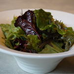 カーサ・デル・チーボ - 無農薬野菜の
      シンプルなグリーンサラダ
      自家製アンチョビドレッシング
