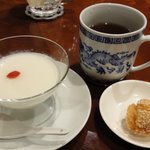 翠園 - コースの〆は杏仁豆腐と揚げ菓子です。杏仁豆腐はさっぱり美味しい！