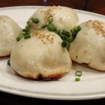 翠園 - コースに追加した焼小龍包！香ばしい皮とジューシーな餡がいいバランス。これも美味！