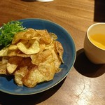 麩屋町 うね乃 - 出汁かけポテトチップ