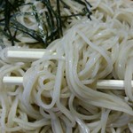 Isojin - ざるそば648円　麺アップ