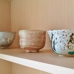GENSUI - 店内(貴重そうなお茶碗)