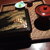 いせもん本店 - 松阪牛レアステーキと炙りマグロの半々重