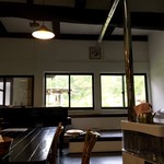 あっけら館 - 内観　テーブル側