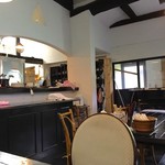 あっけら館 - 内観　テーブル側