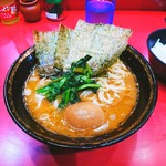 家系総本山 ラーメン 吉村家 - 味  がつん❗(*^▽^)/★*☆♪私の感覚ですよ✨
      まろやかでなく、がつんです❗o(^o^)o