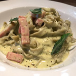 ナナイロパスタ - バジルカルボナーラ 850円。