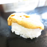 弥助寿司本舗 - アカウニ