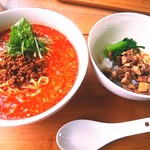 ちゃい - 担々麺800円、魯肉飯380円