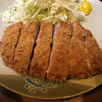 とんかつ おさむ - ロースかつ(100g)のUP！ またになりますが、200gはあるでしょう⁉︎ ('17/05/13)