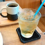 あっぷっぷ - りんごジュース、ホットコーヒーは＋200円で。