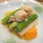 小料理 すず乃 - 二色のアスパラと帆立の黄身酢かけ