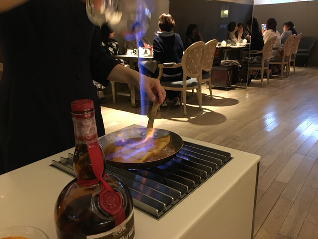 目の前でフランベされる クレープ シュゼット がオススメ By デイルス マイビス 銀座メゾン アンリ シャルパンティエ Henri Charpentier 銀座一丁目 カフェ 食べログ