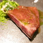 牛肉のシンシン　ヨモギとピスタチオ　ピスタチオのソース　ミモレットチーズのスープとクルトン