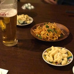 串肉料理Da-Wa - 付きだし
            もやしナムル 300 ドラフトビール390